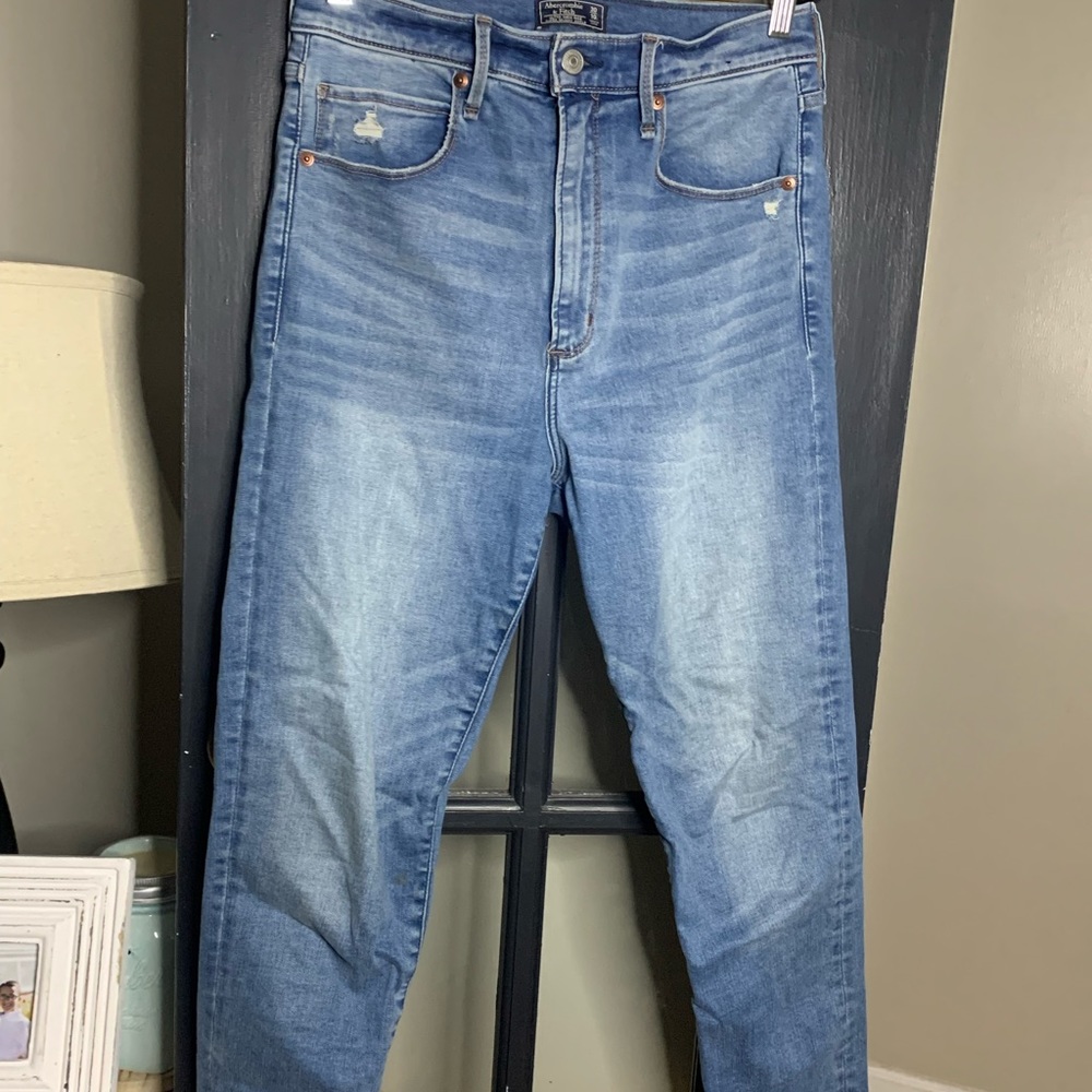 Abercrombie & Fitch High-Rise Light Wash Blue Jeans